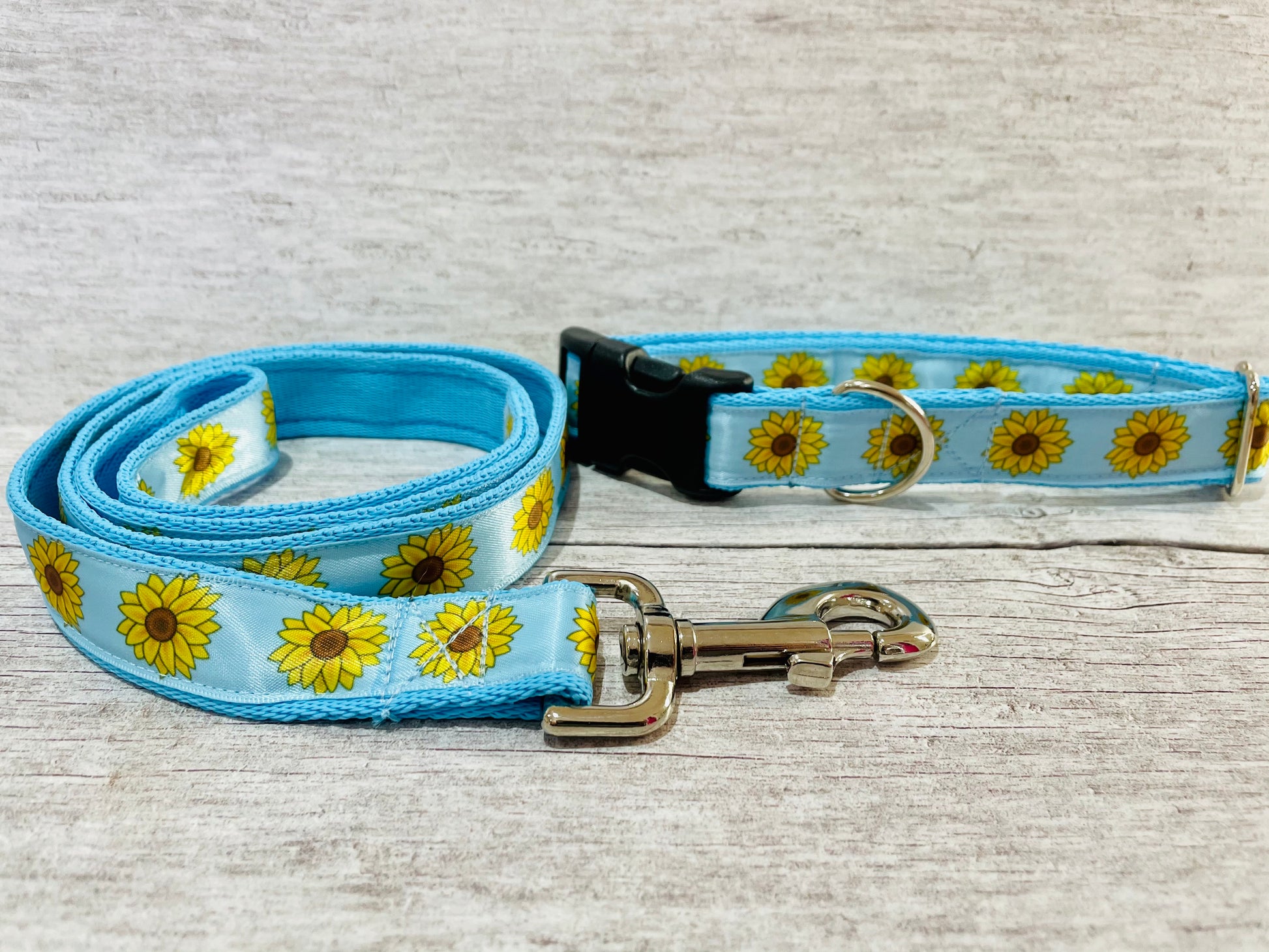 Blue Sunflower Heads Ribbon Lead - View 2 | Dottie's Pet Boutique